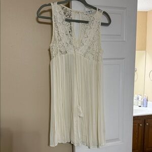 Elegant Sleeveless Lace Dress